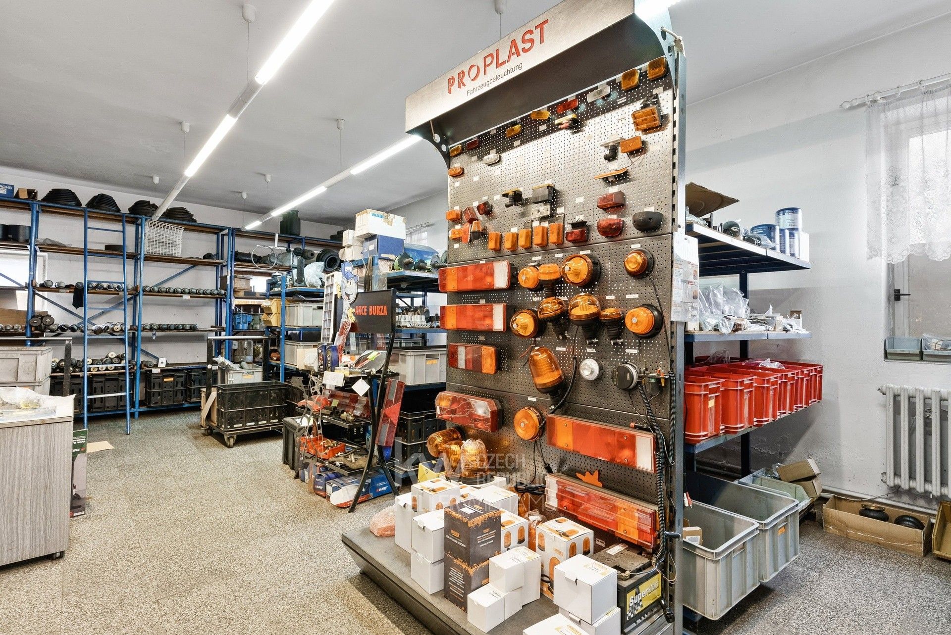 Prodej komerčního prostoru 688 m² - foto 5