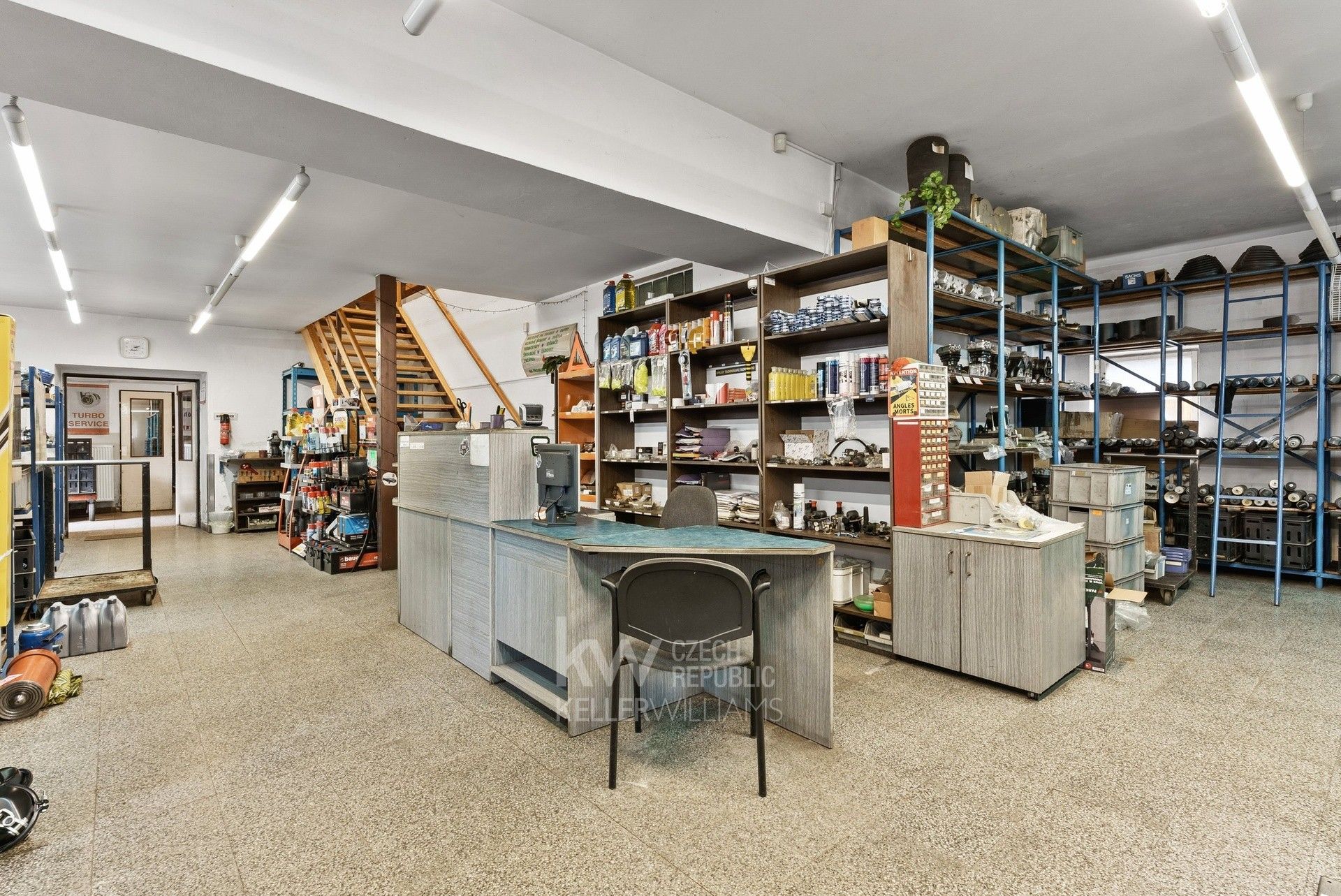 Prodej komerčního prostoru 688 m² - foto 4