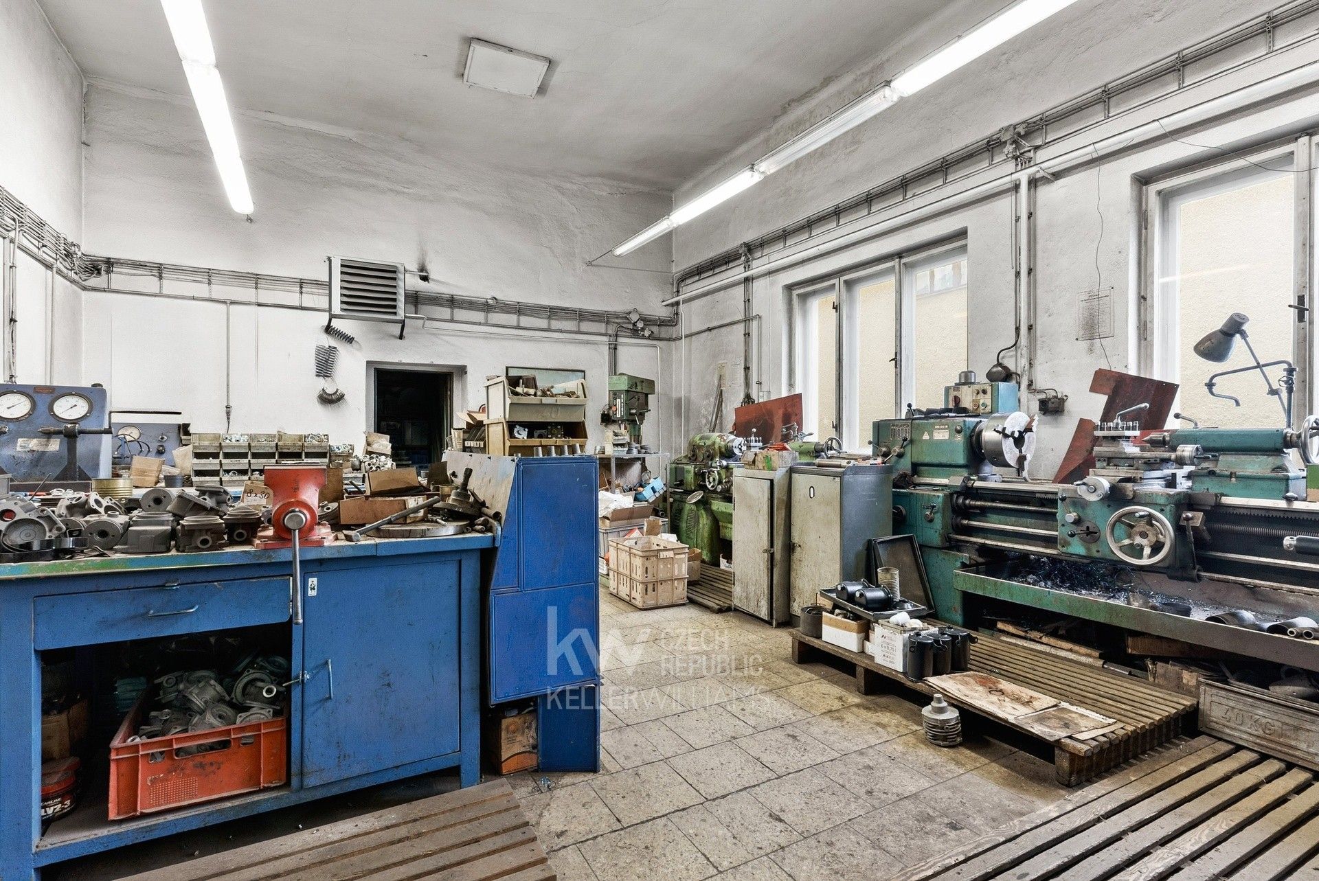 Prodej komerčního prostoru 688 m² - foto 12