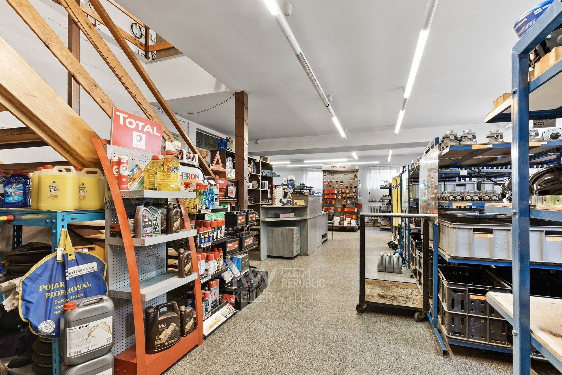 Prodej komerčního prostoru 688 m² - foto 16