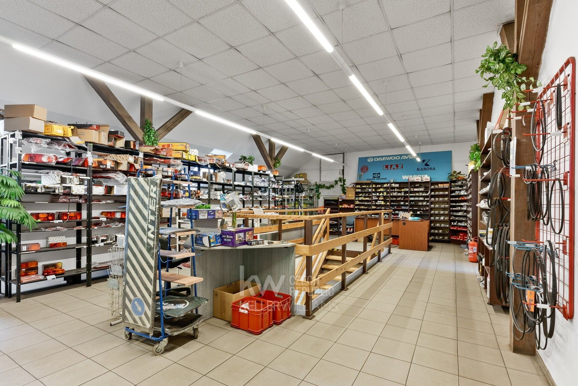 Prodej komerčního prostoru 688 m² - foto 18