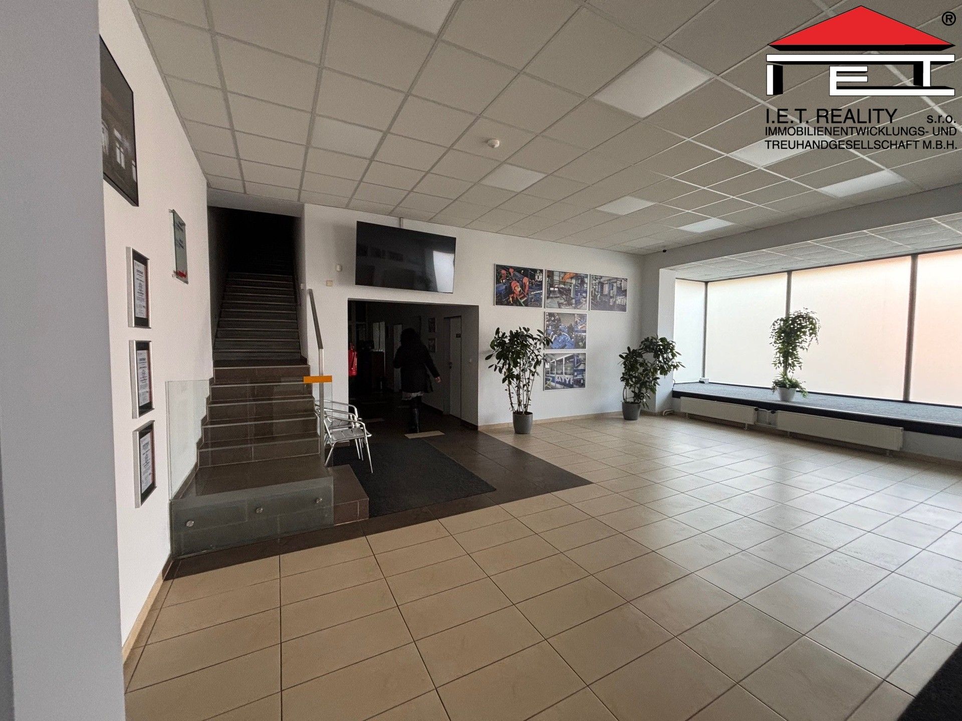 Pronájem komerčního prostoru 1415 m² - foto 10