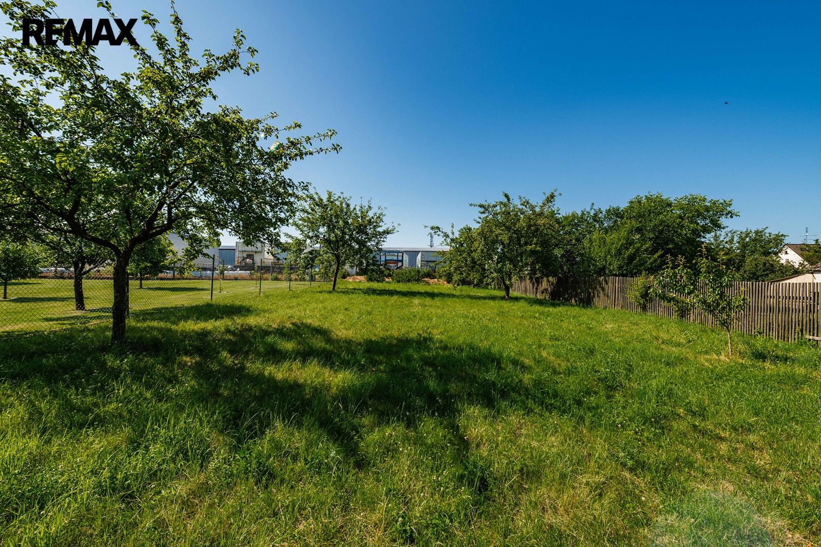 Prodej pozemku 1355 m² - foto 1