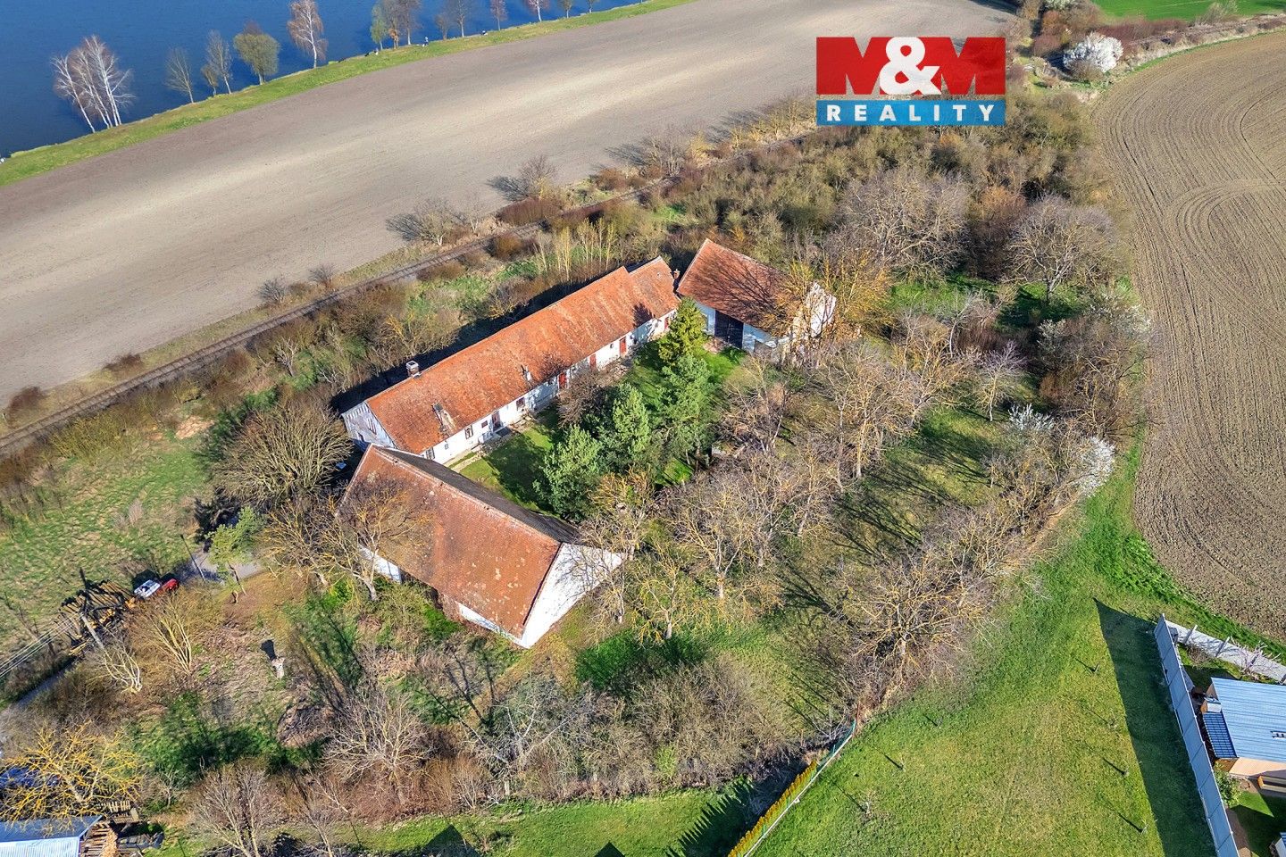 Prodej nemovitosti 253 m² - foto 1