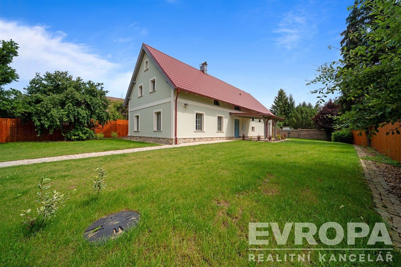 Prodej domu 280 m² - foto 1