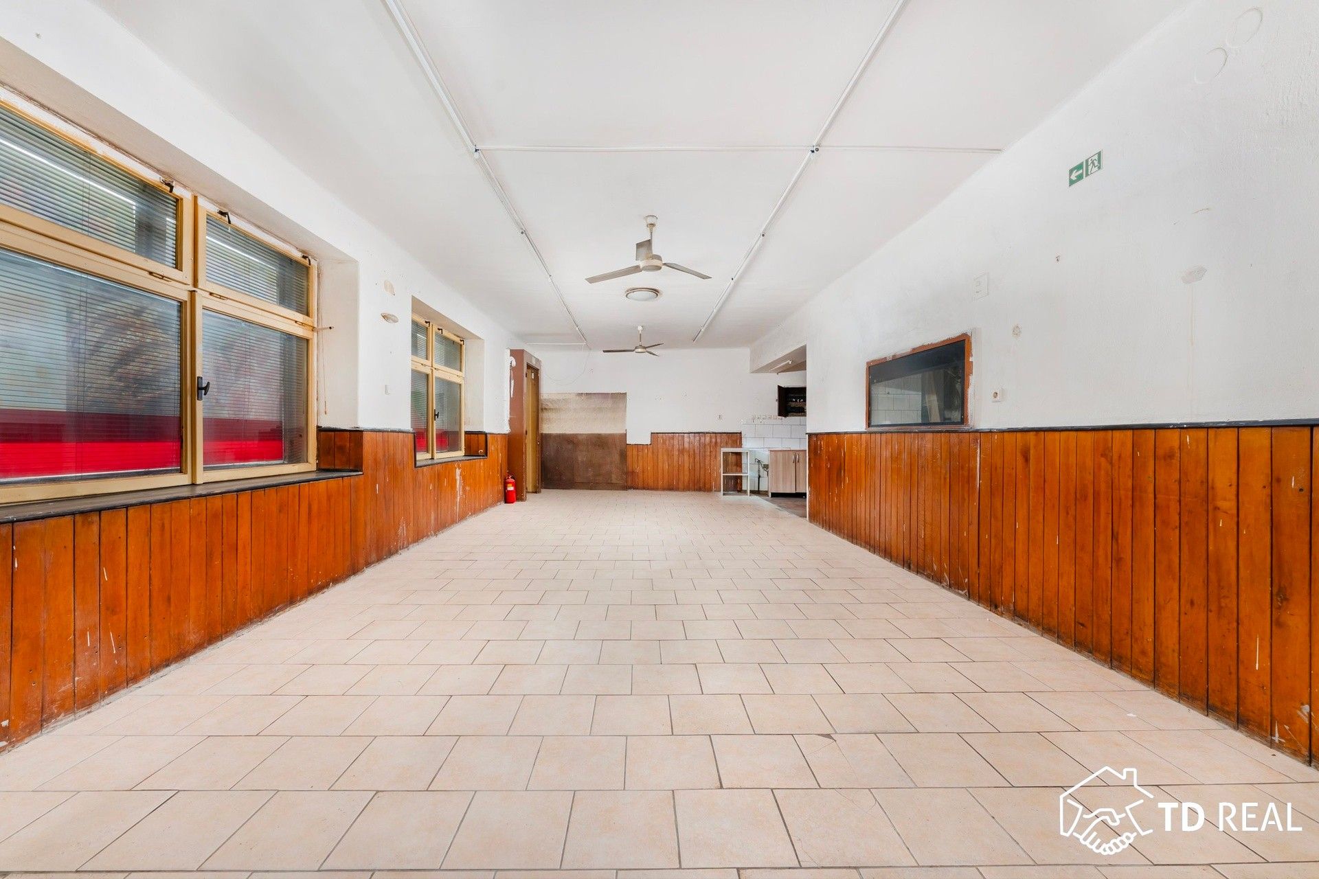 Prodej komerčního prostoru 447 m² - foto 2