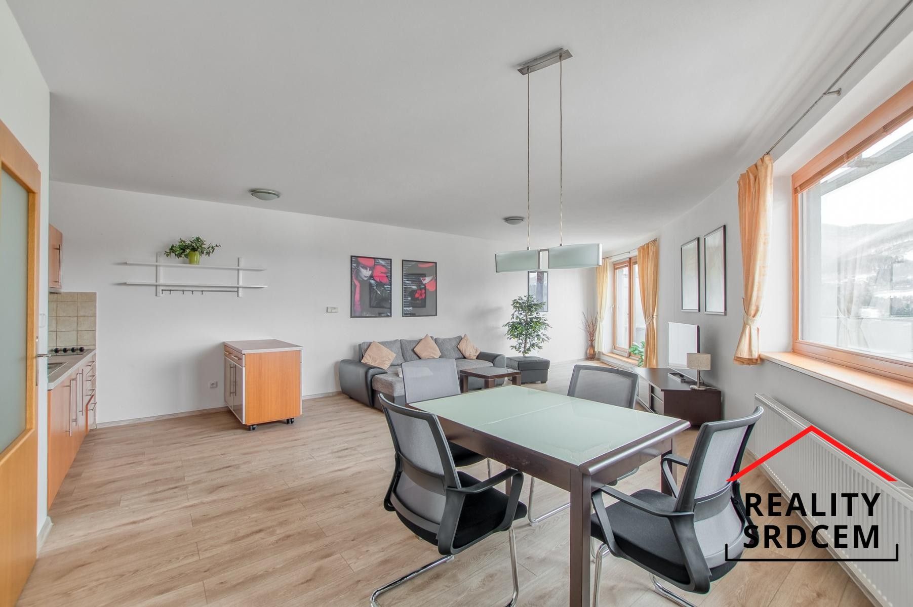 Pronájem bytu 2+kk 68 m² - foto 3