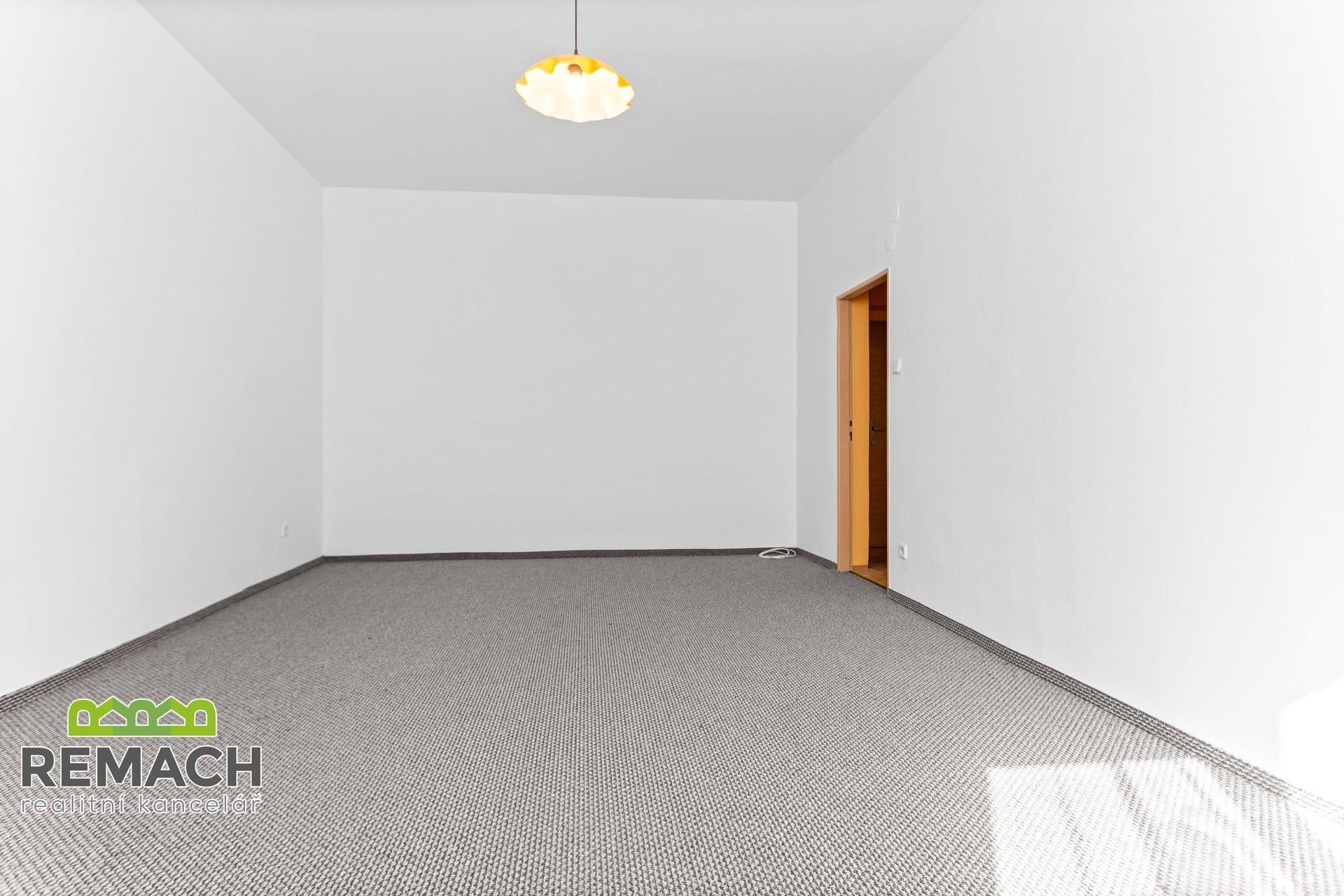 Pronájem bytu 1+1 40 m² - foto 3