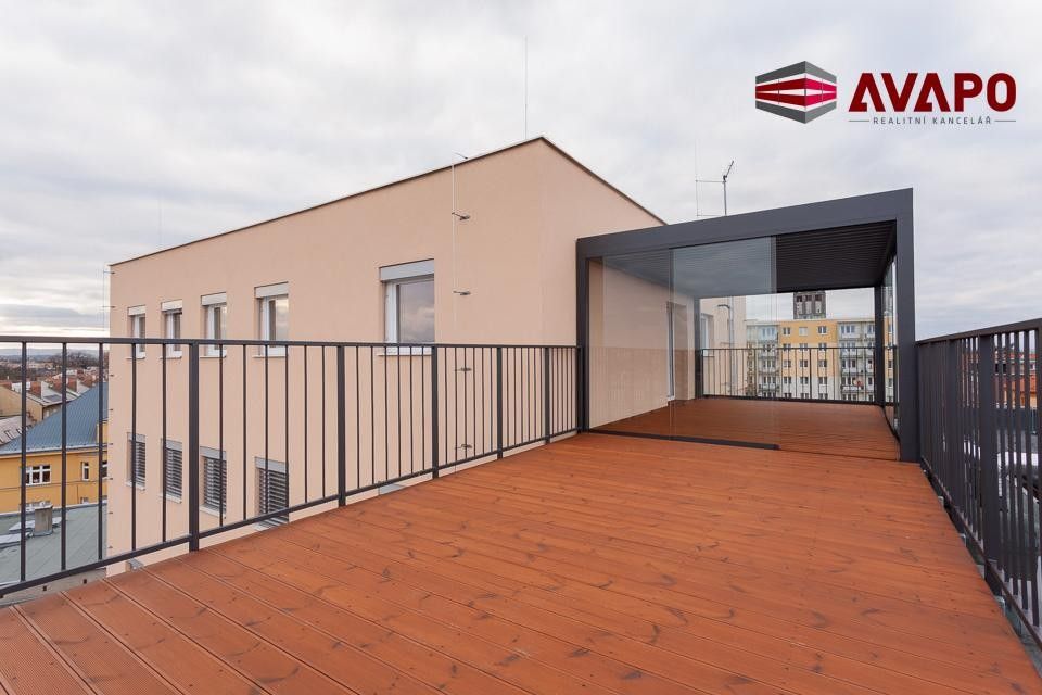Pronájem bytu 4+kk 119 m² - foto 3