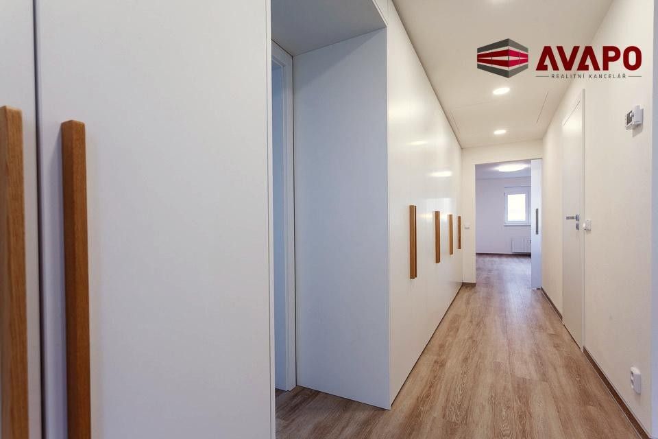 Pronájem bytu 4+kk 119 m² - foto 8