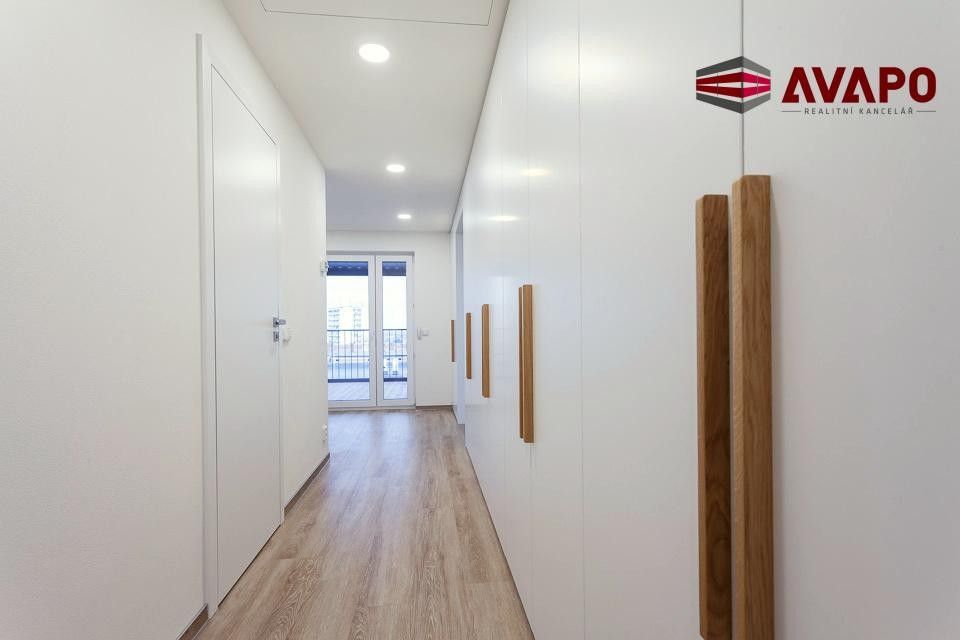 Pronájem bytu 4+kk 119 m² - foto 9