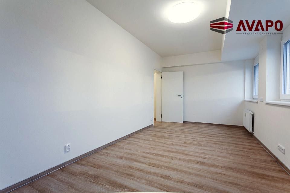 Pronájem bytu 4+kk 119 m² - foto 14