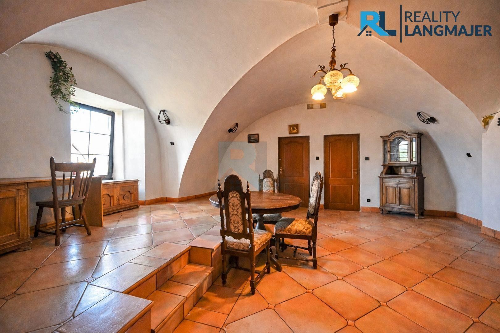 Prodej nemovitosti 410 m² - foto 4