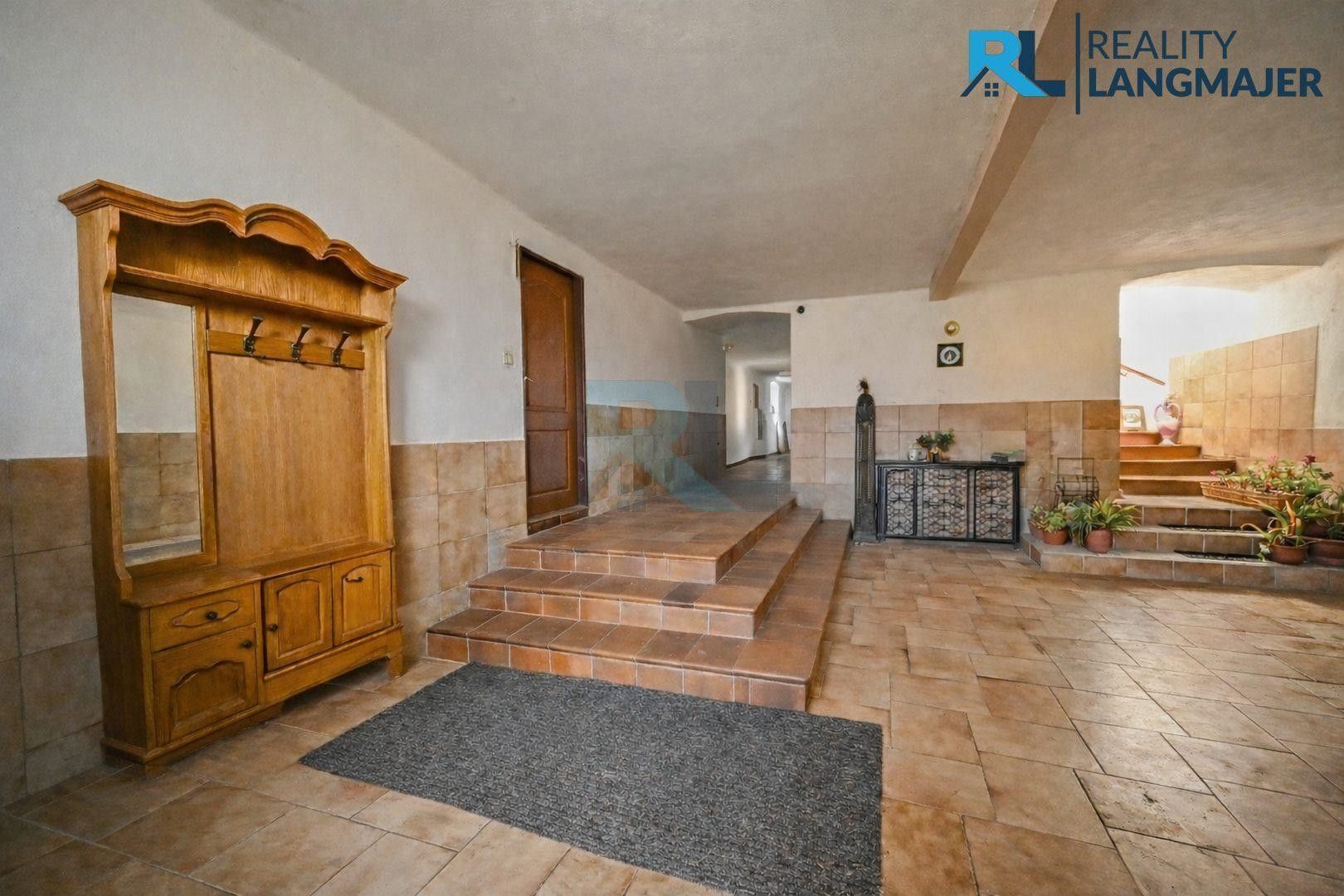 Prodej nemovitosti 410 m² - foto 2