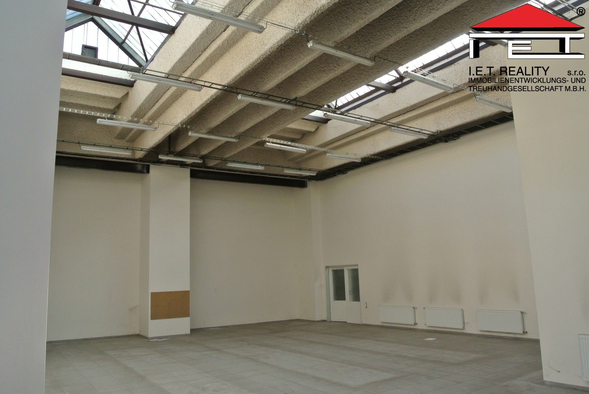 Pronájem komerčního prostoru 992 m² - foto 6