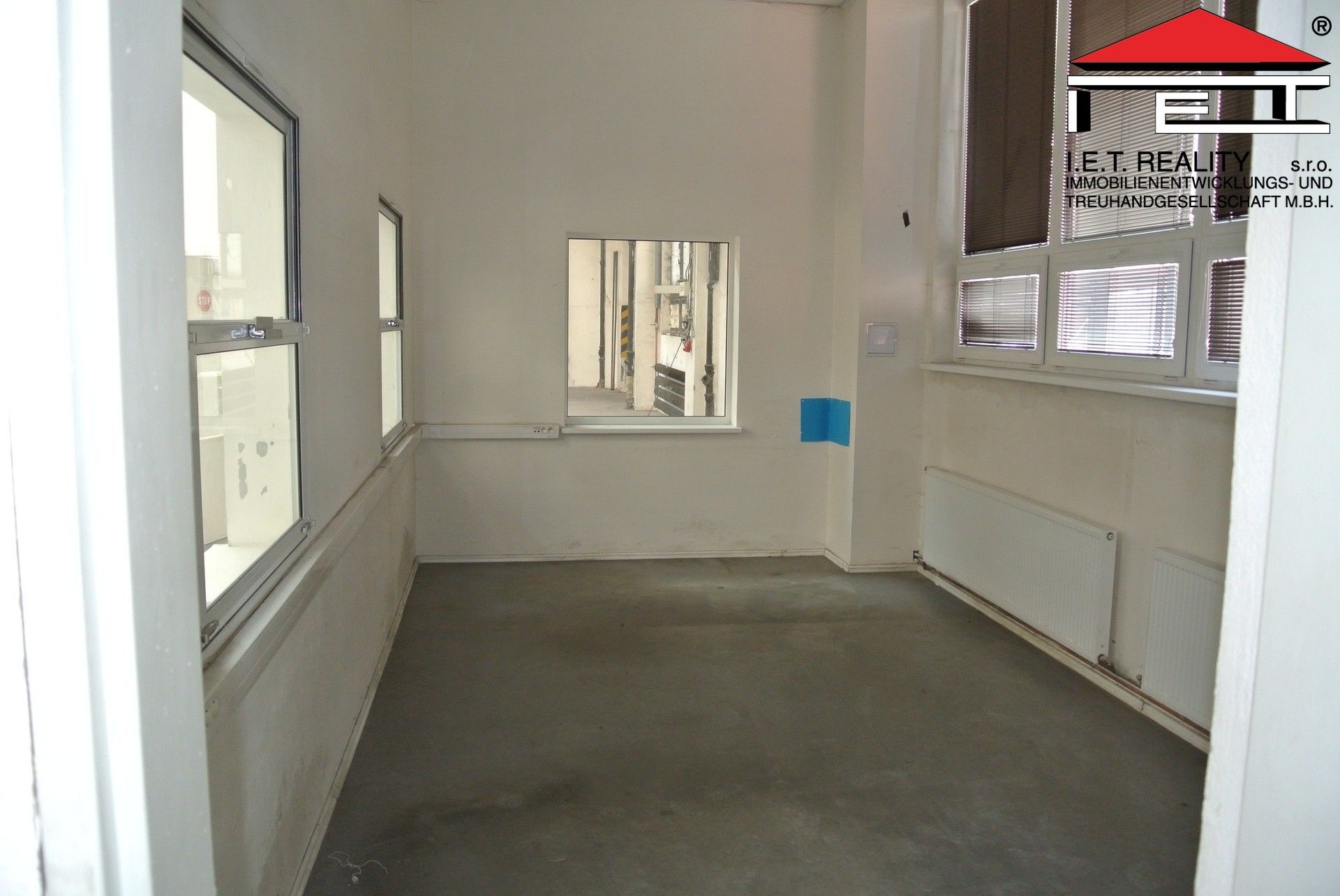 Pronájem komerčního prostoru 992 m² - foto 8