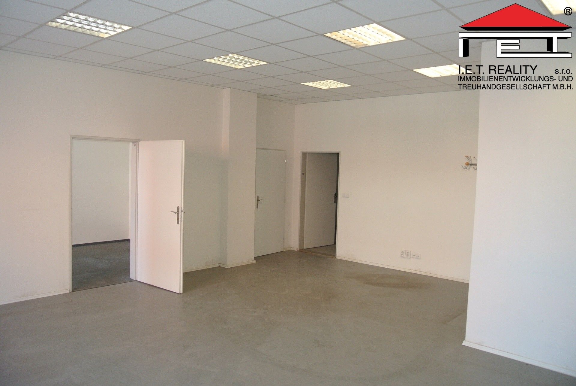 Pronájem komerčního prostoru 992 m² - foto 7