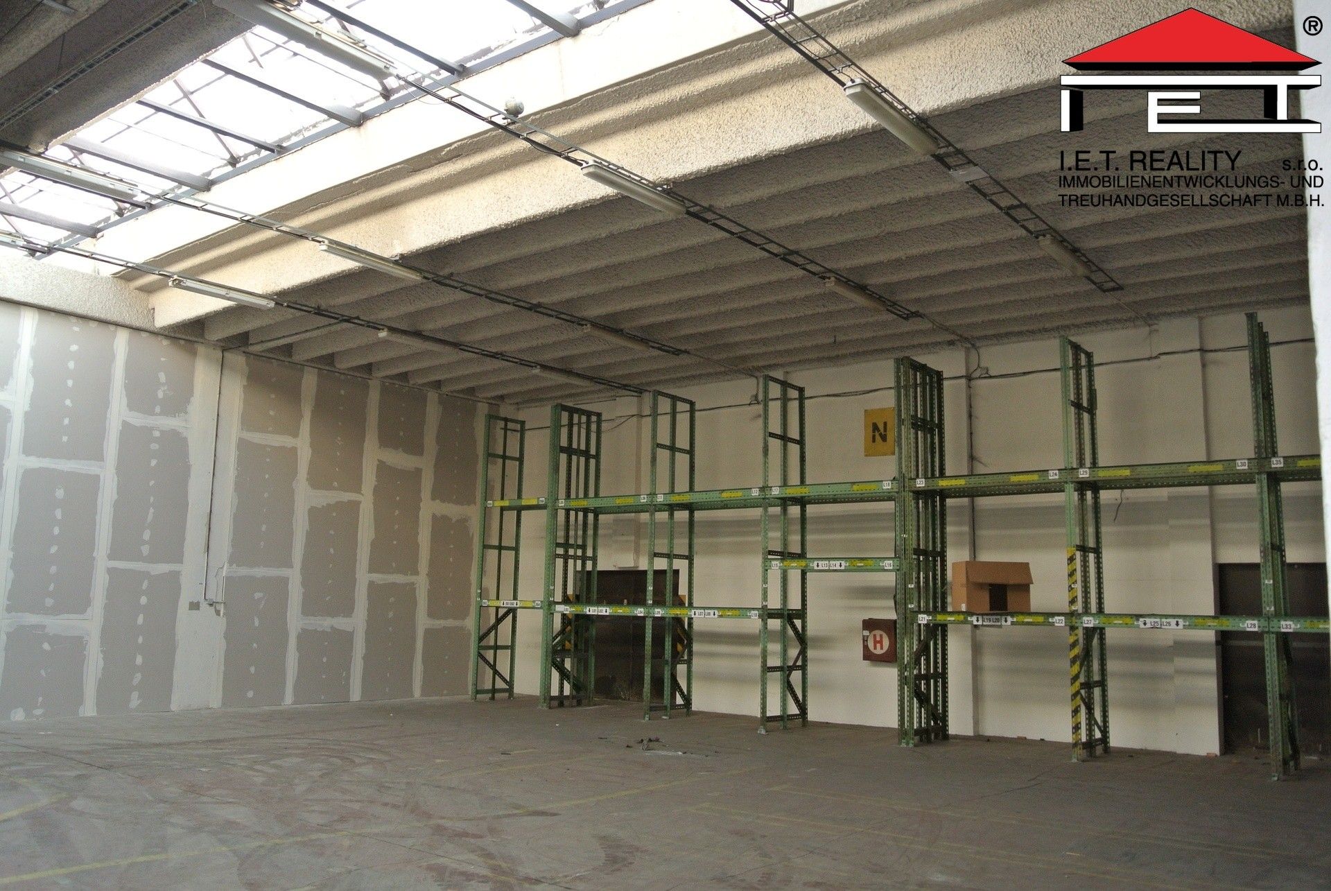 Pronájem komerčního prostoru 992 m² - foto 2