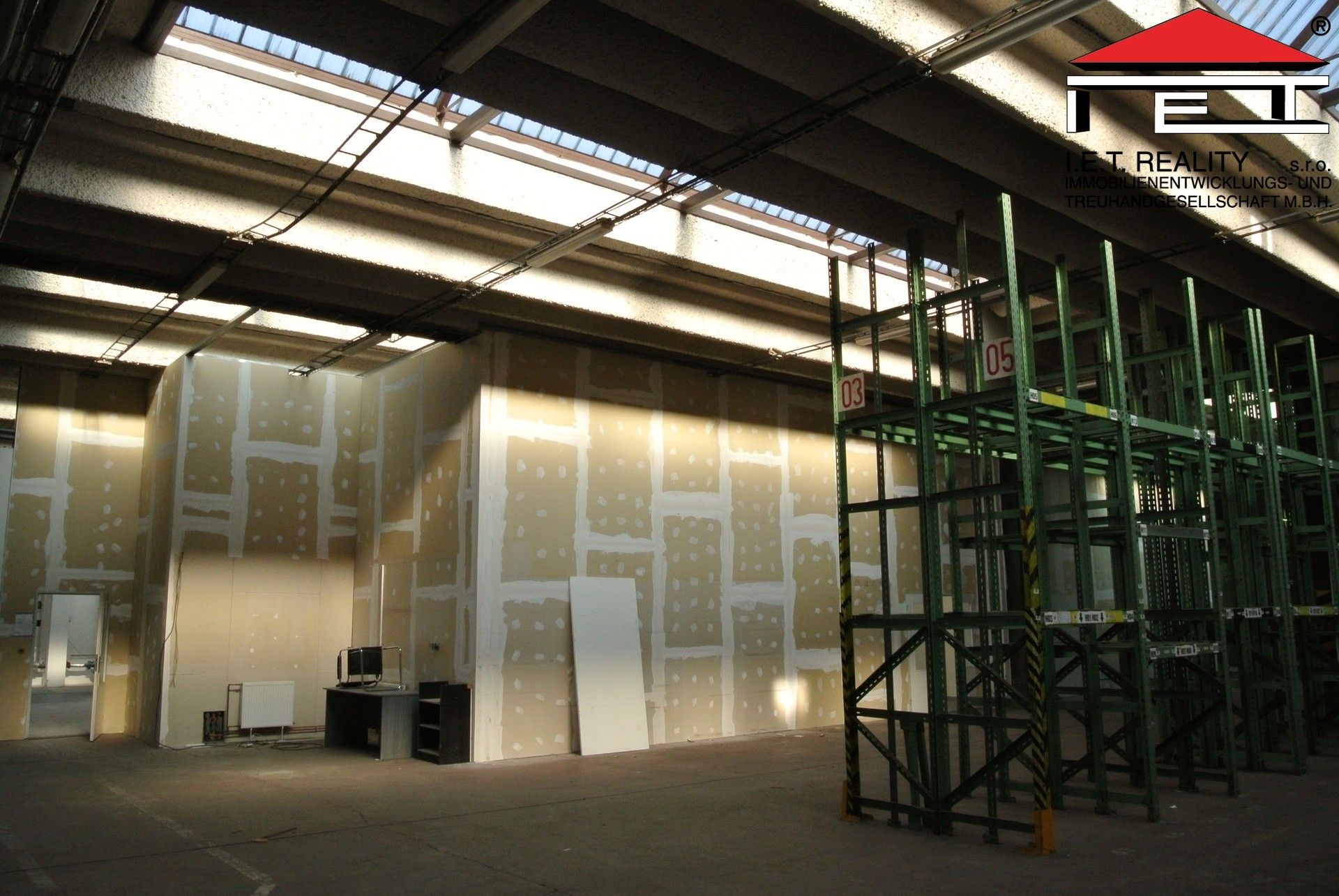 Pronájem komerčního prostoru 992 m² - foto 4