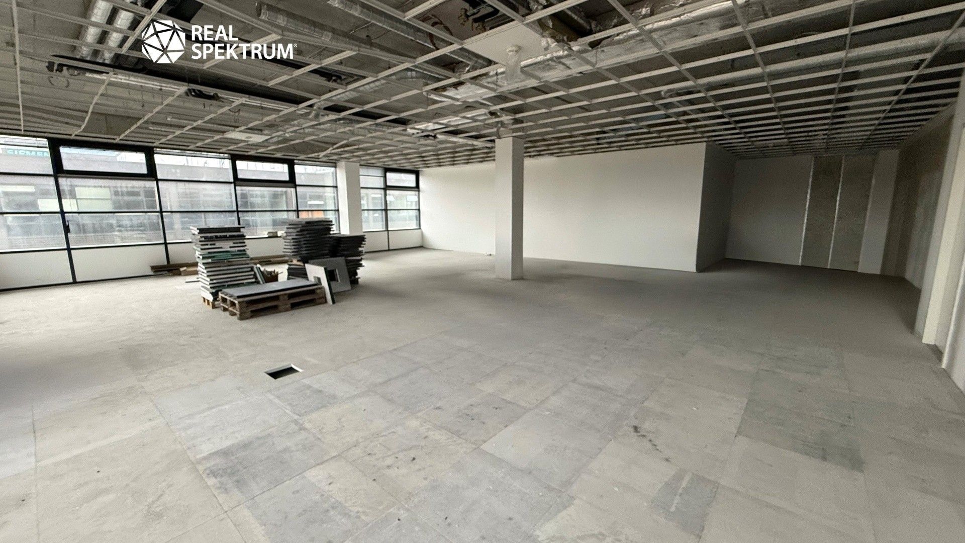 Pronájem komerčního prostoru 180 m² - foto 1