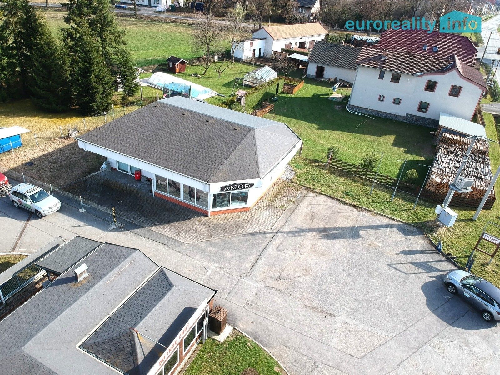 Prodej komerčního prostoru 929 m² - foto 1