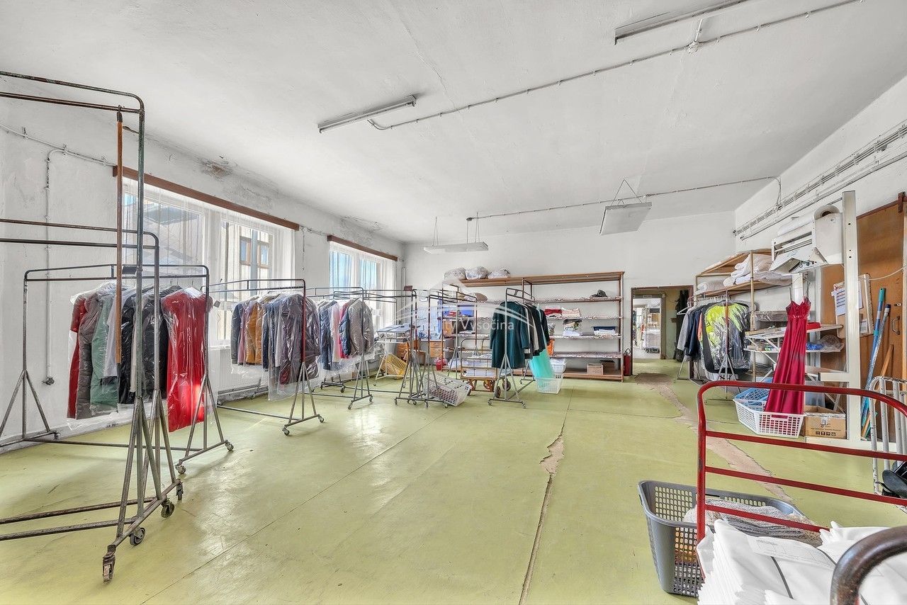 Prodej komerčního prostoru 750 m² - foto 8