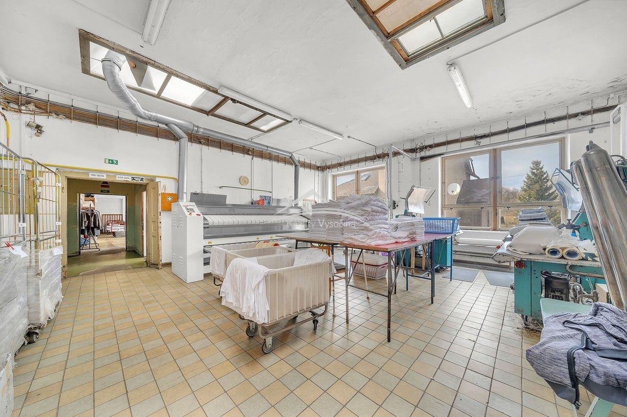 Prodej komerčního prostoru 750 m² - foto 7