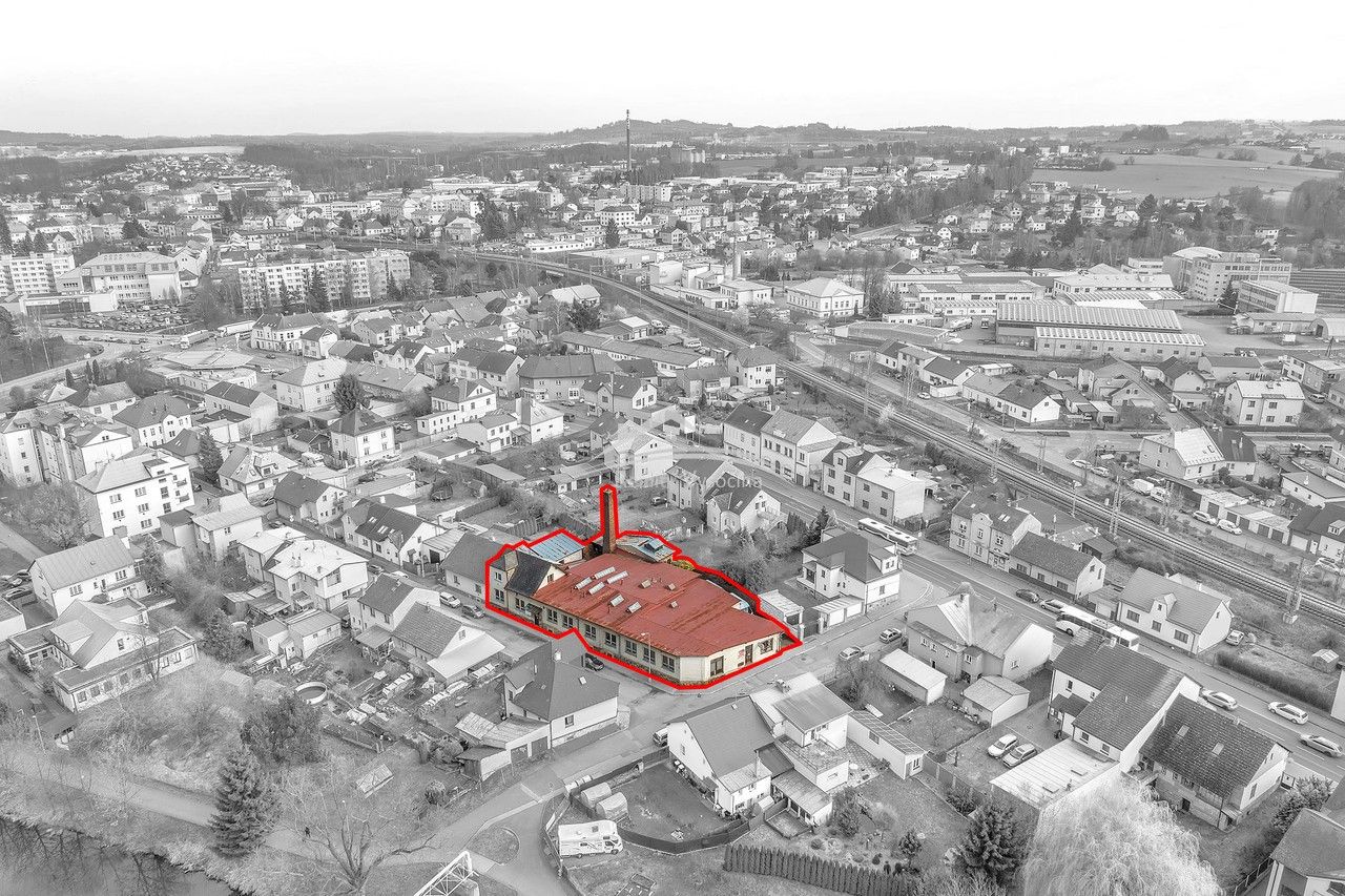 Prodej komerčního prostoru 750 m² - foto 2