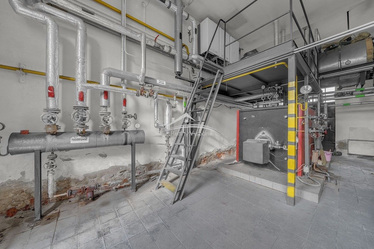 Prodej komerčního prostoru 750 m² - foto 14