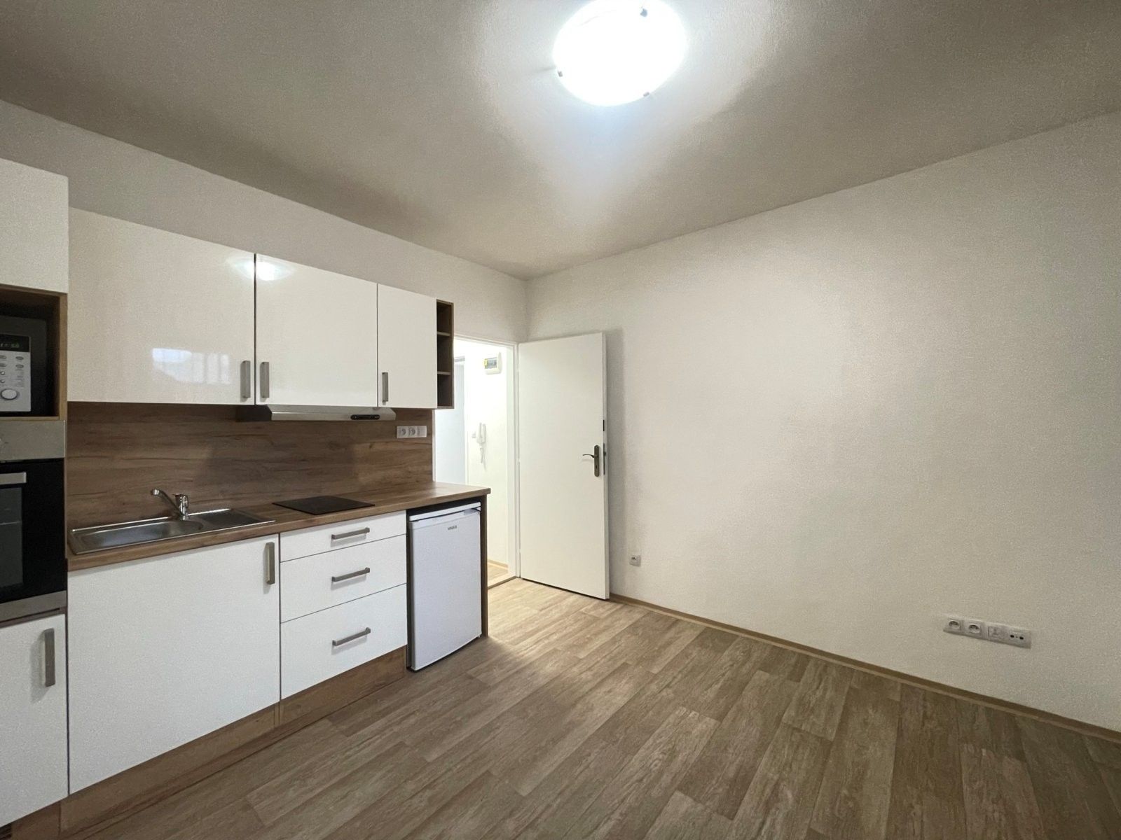 Pronájem bytu 1+kk 20 m² - foto 3