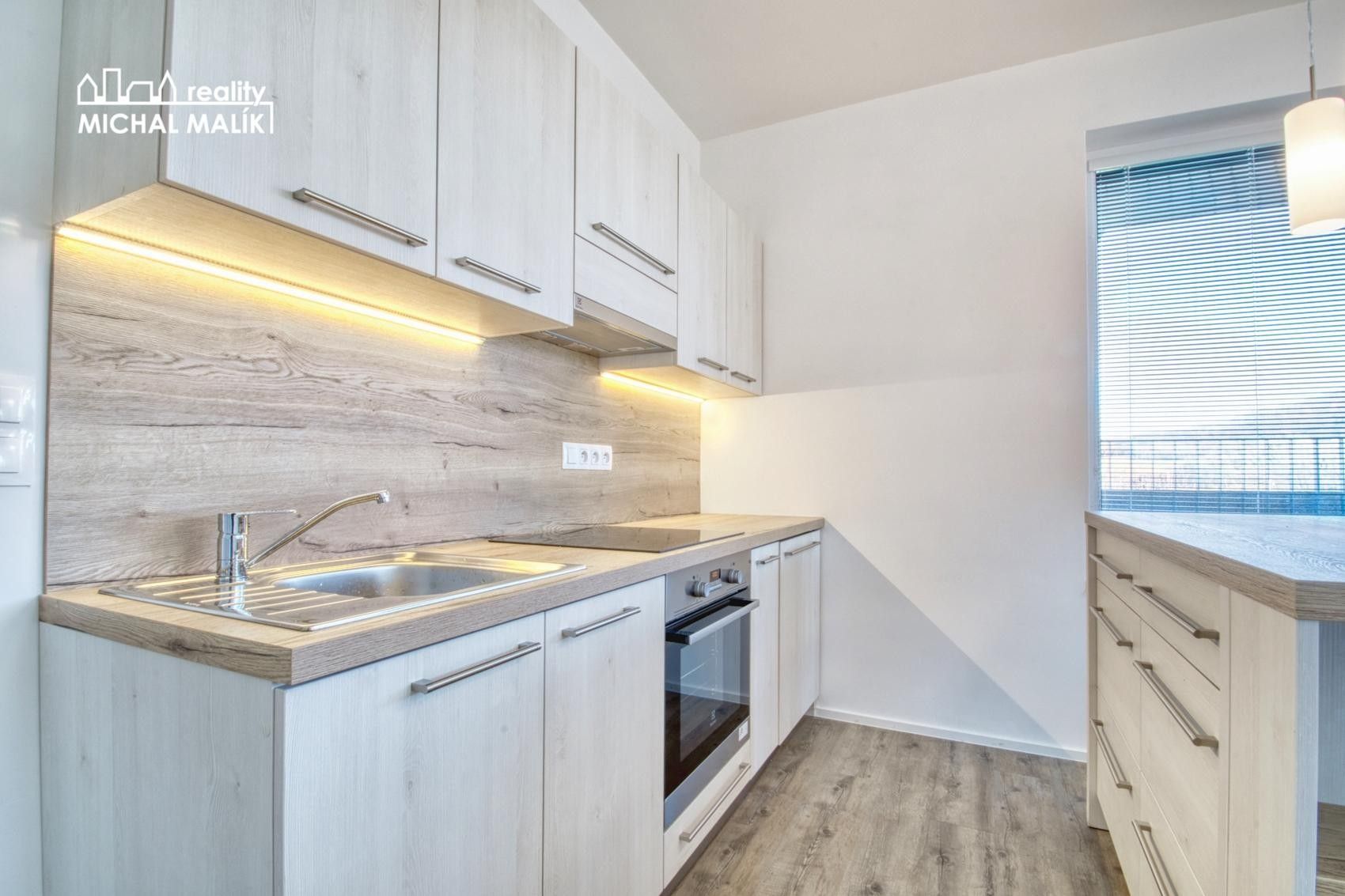 Pronájem bytu 1+kk 39 m² - foto 3