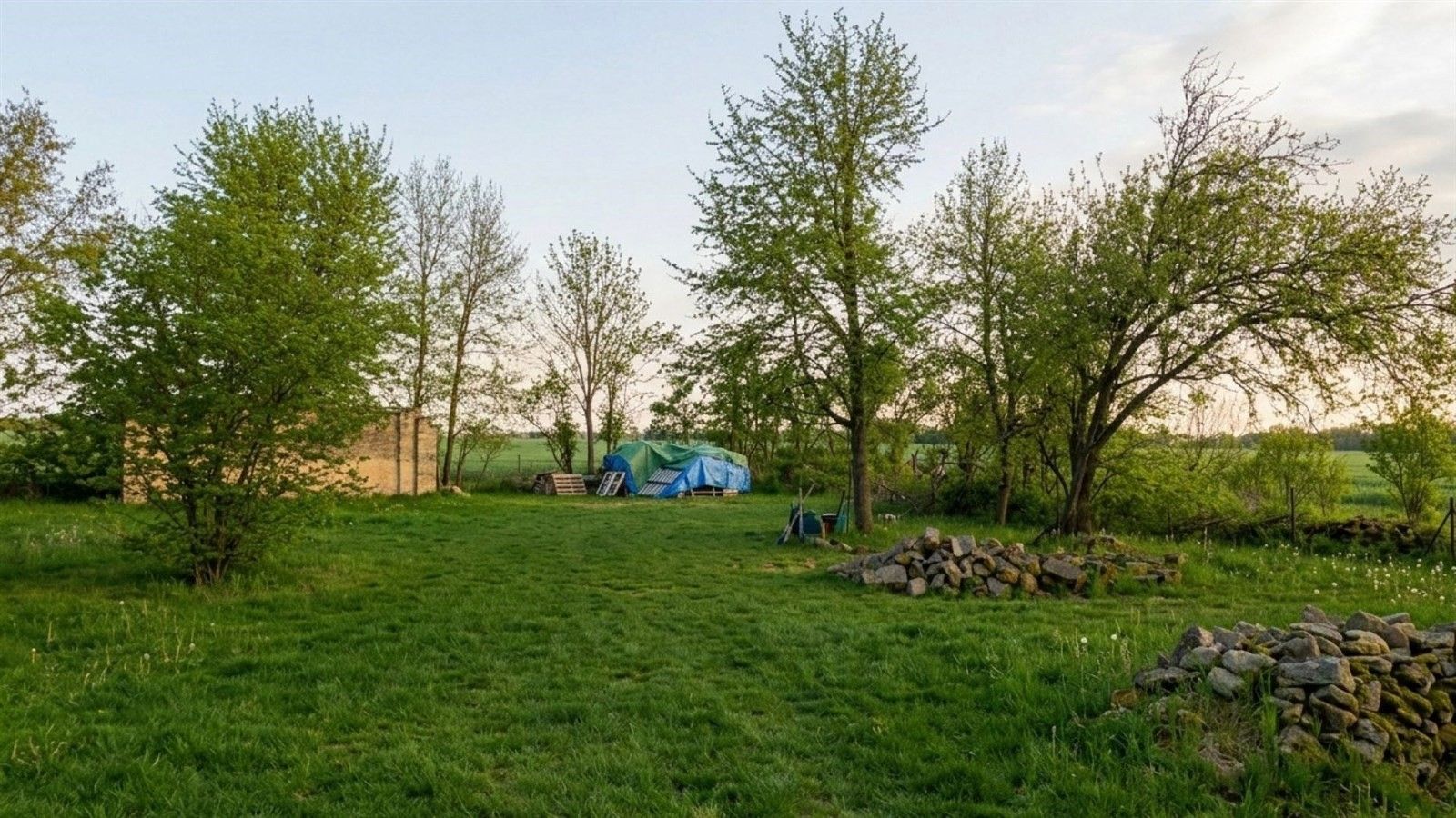 Prodej pozemku 850 m² - foto 1