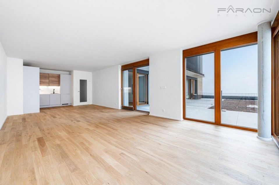 Pronájem bytu 2+kk 111 m² - foto 2