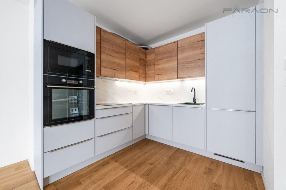 Pronájem bytu 2+kk 111 m² - foto 3