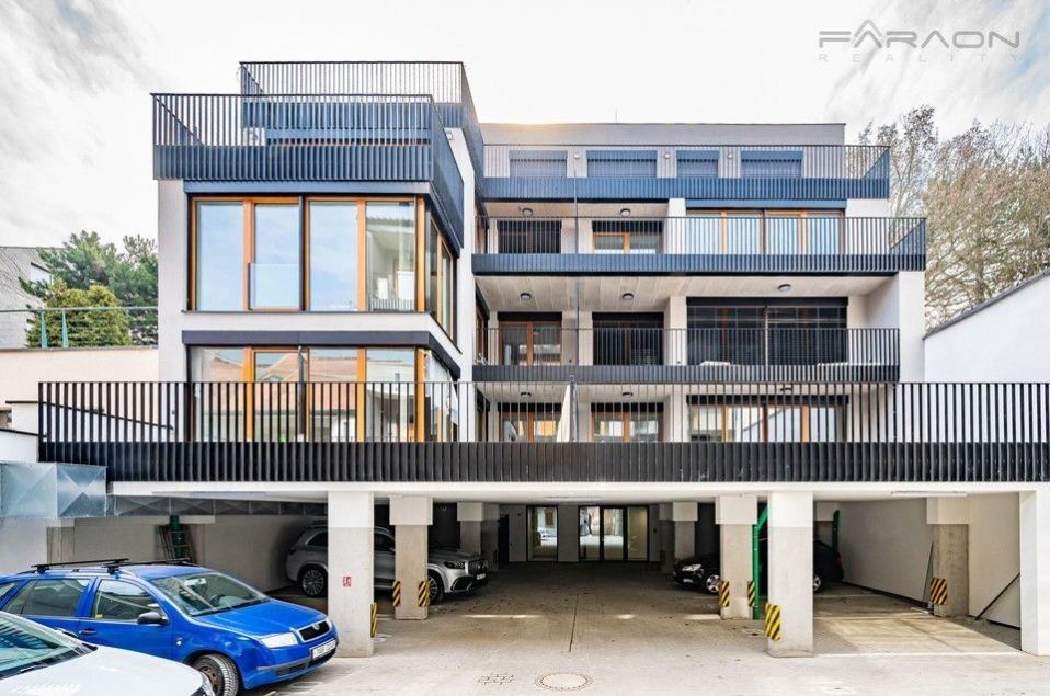 Pronájem bytu 2+kk 111 m² - foto 1