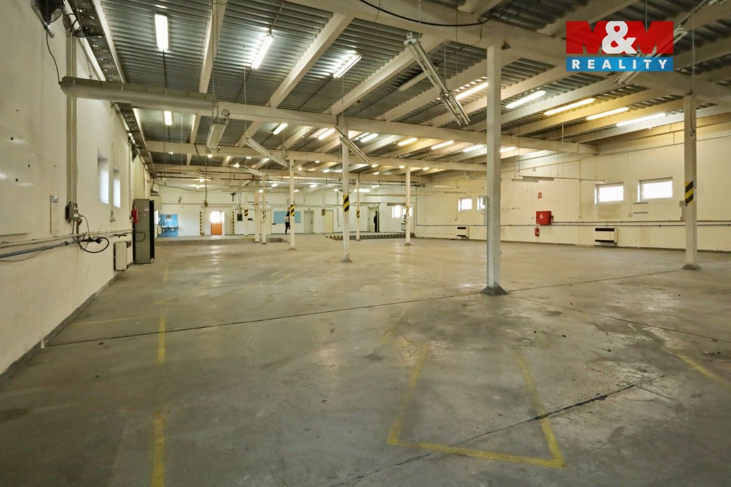 Pronájem komerčního prostoru 2200 m² - foto 4