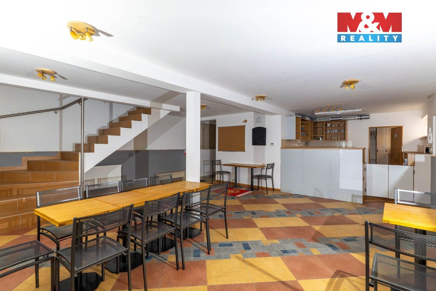 Prodej komerčního prostoru 305 m² - foto 3