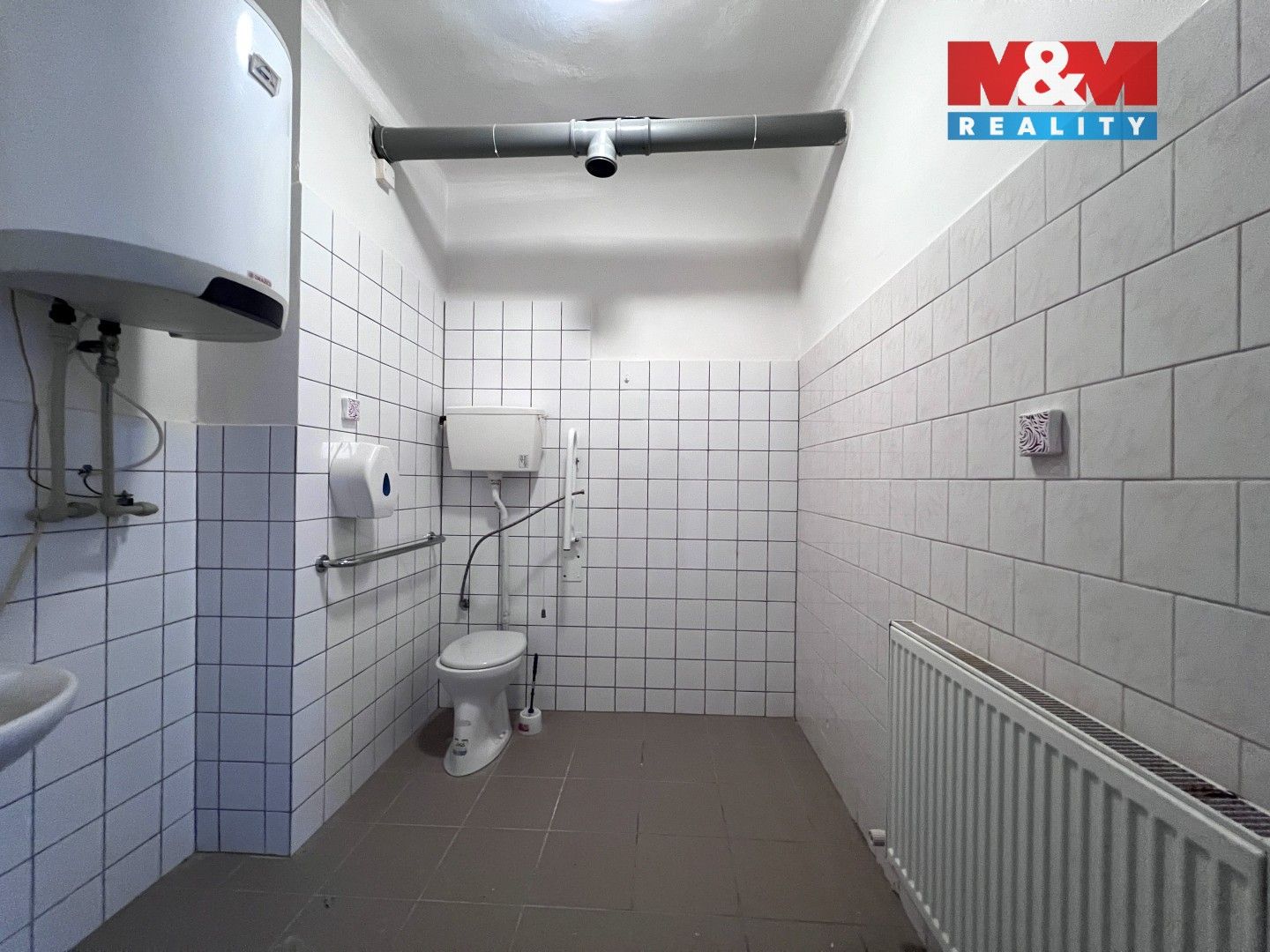 Pronájem komerčního prostoru 210 m² - foto 4