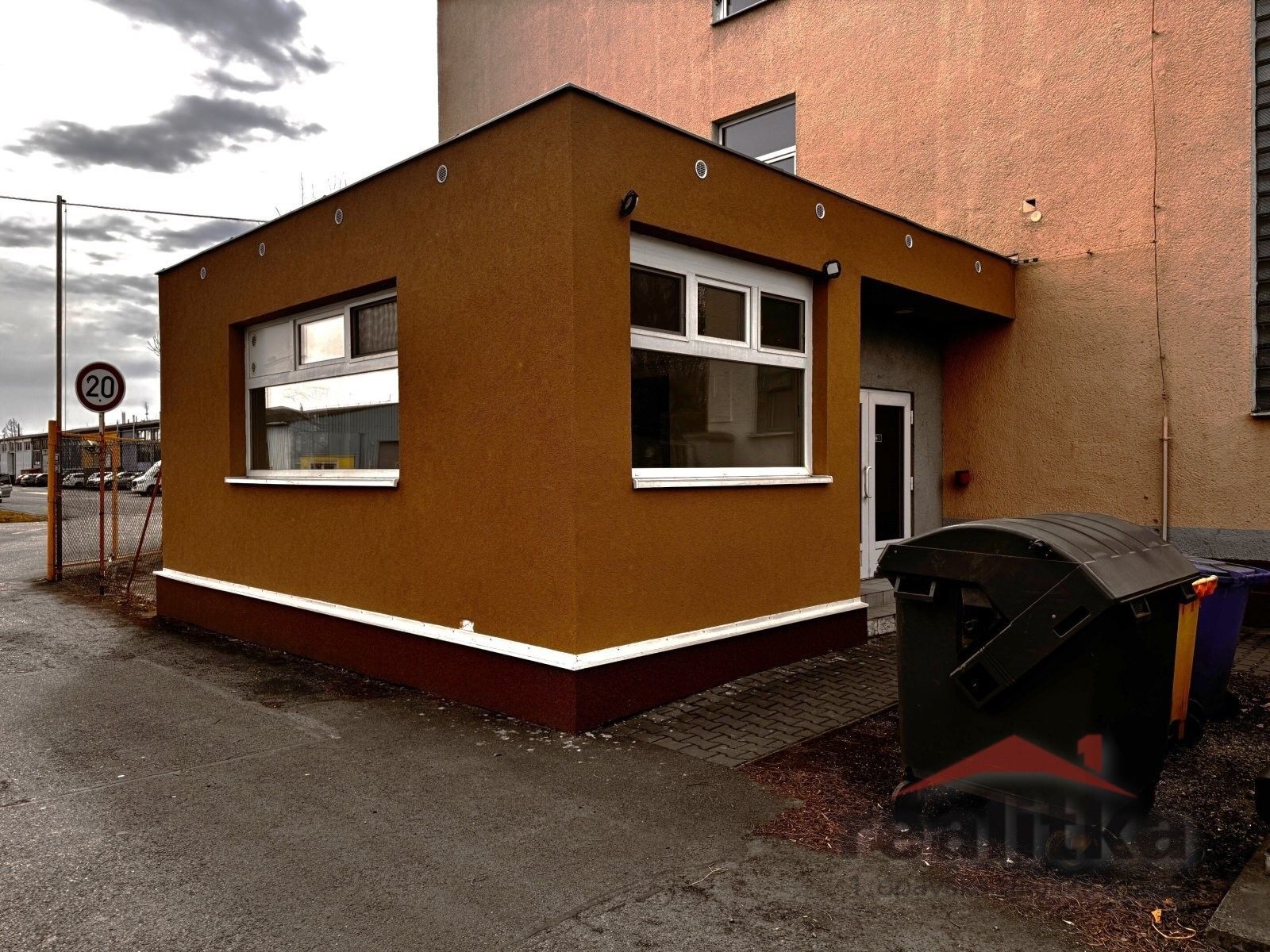 Pronájem komerčního prostoru 23 m² - foto 1