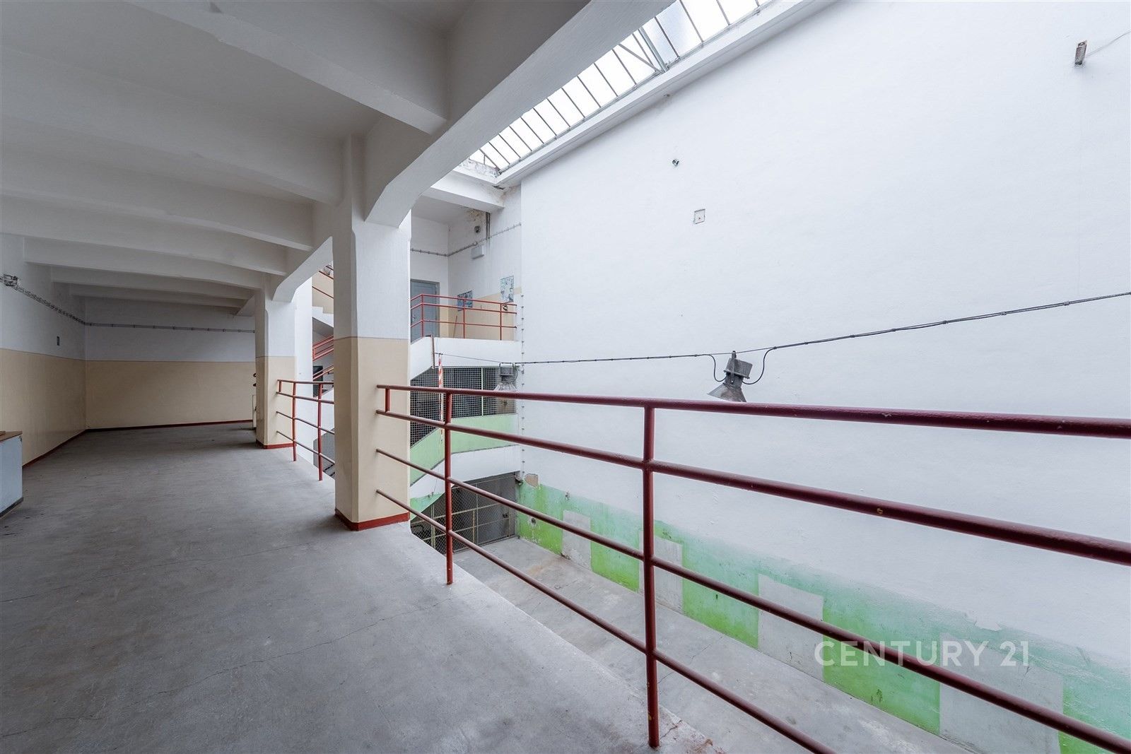 Pronájem komerčního prostoru 1800 m² - foto 7