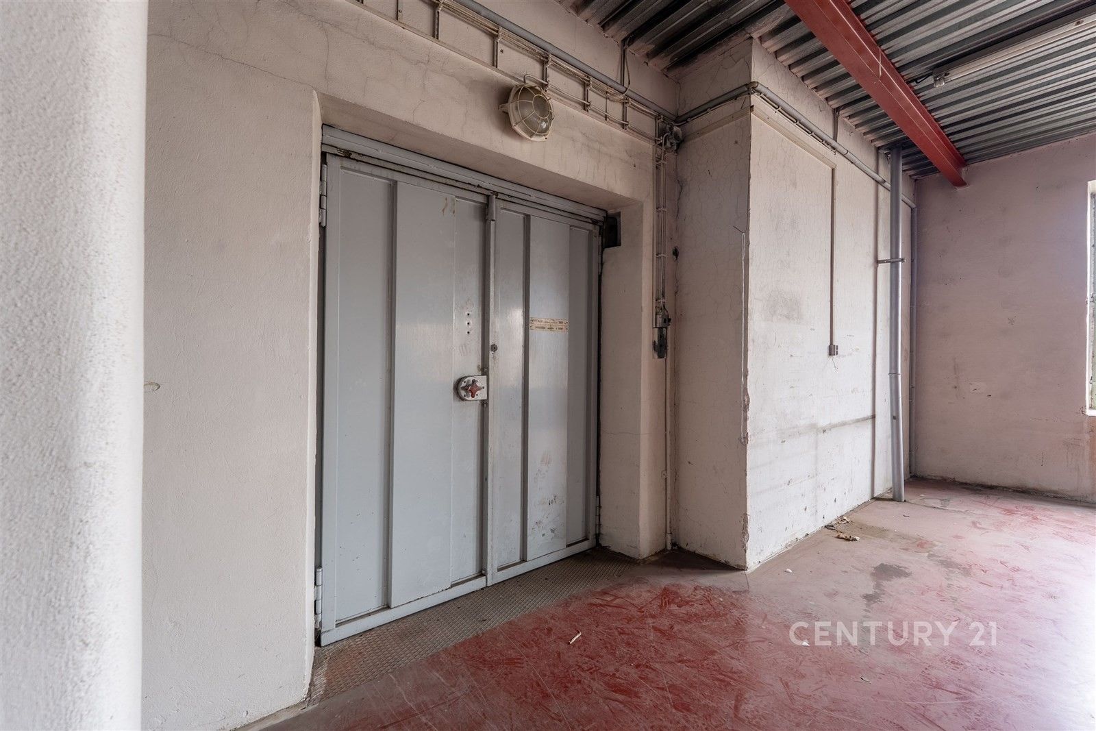 Pronájem komerčního prostoru 1800 m² - foto 9