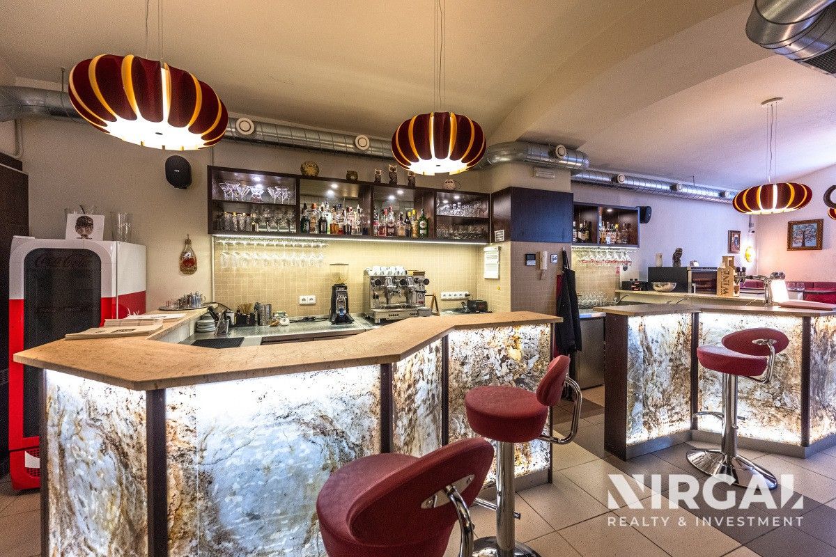 Pronájem komerčního prostoru 198 m² - foto 2