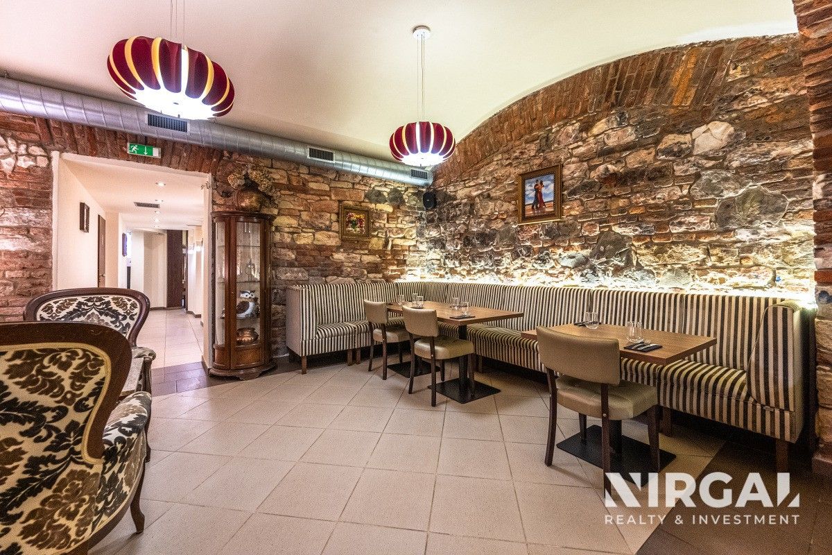 Pronájem komerčního prostoru 198 m² - foto 8