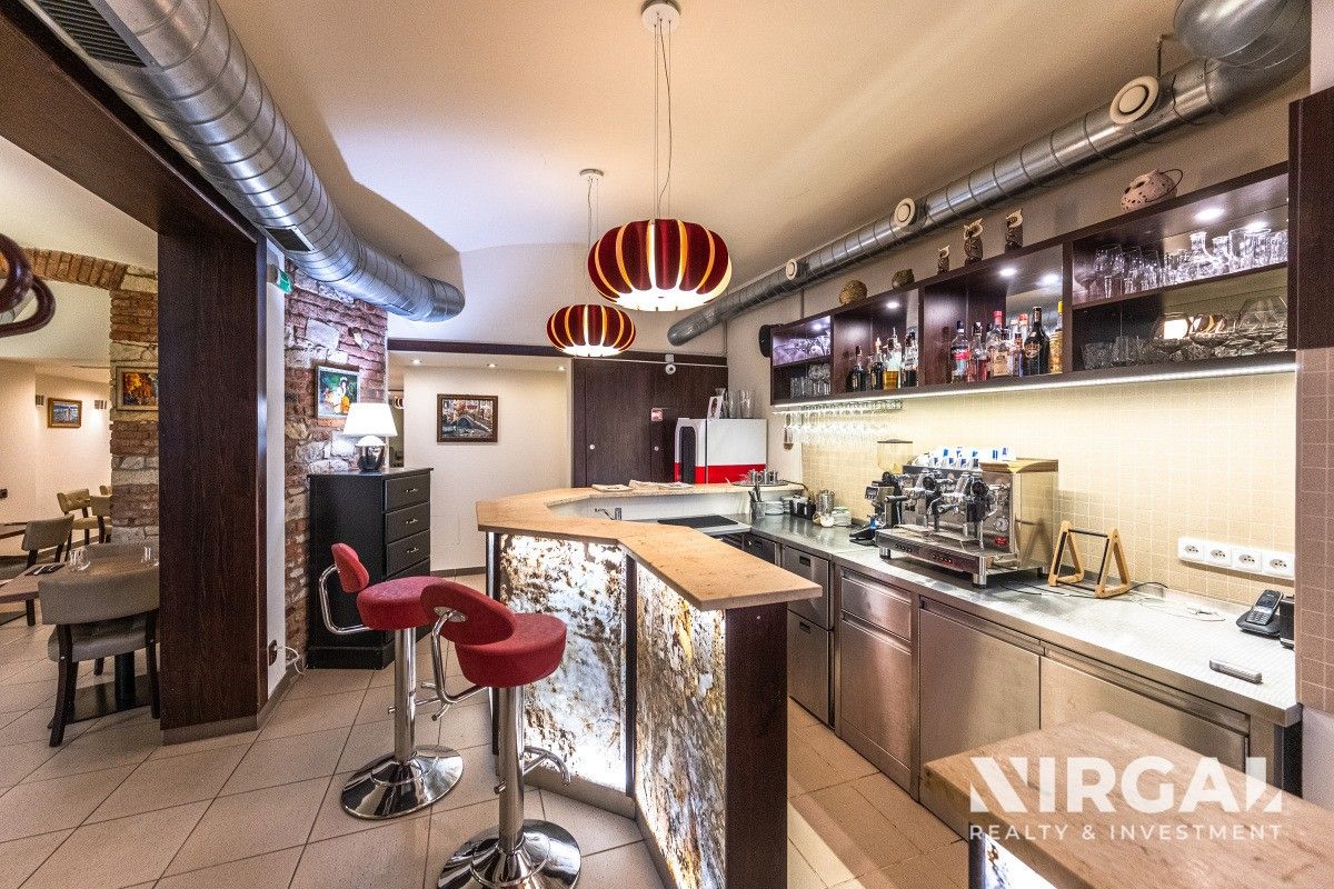 Pronájem komerčního prostoru 198 m² - foto 9