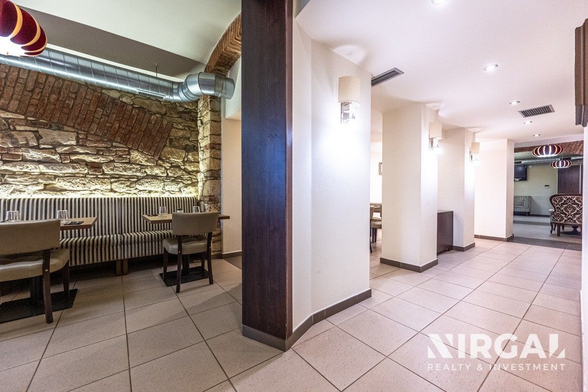 Pronájem komerčního prostoru 198 m² - foto 11