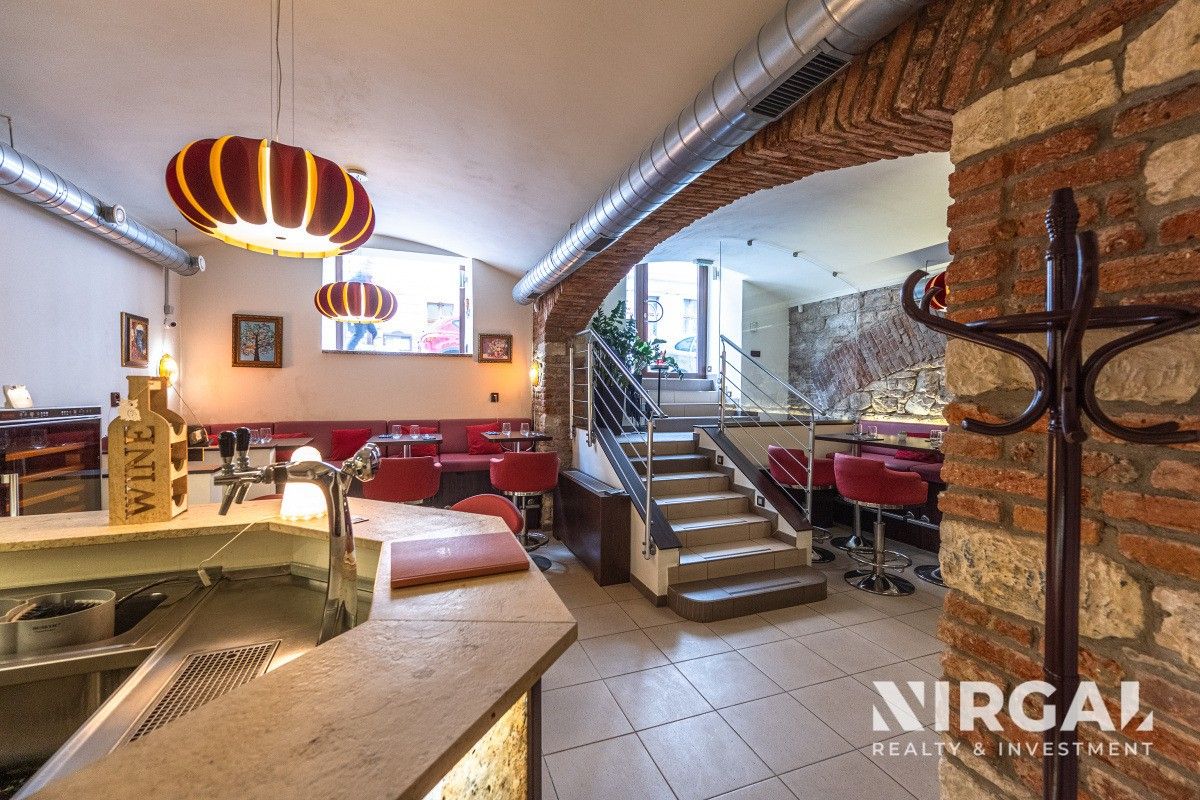Pronájem komerčního prostoru 198 m² - foto 16