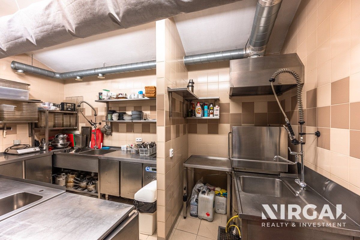 Pronájem komerčního prostoru 198 m² - foto 22