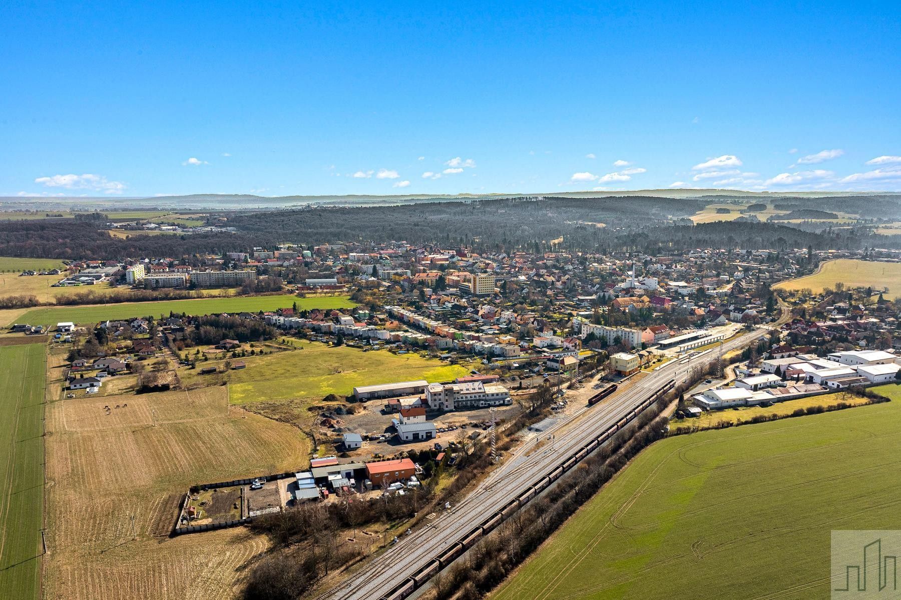 Prodej komerčního prostoru 1970 m² - foto 1