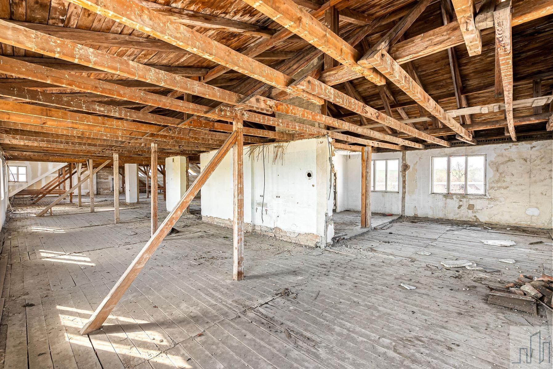Prodej komerčního prostoru 1970 m² - foto 14