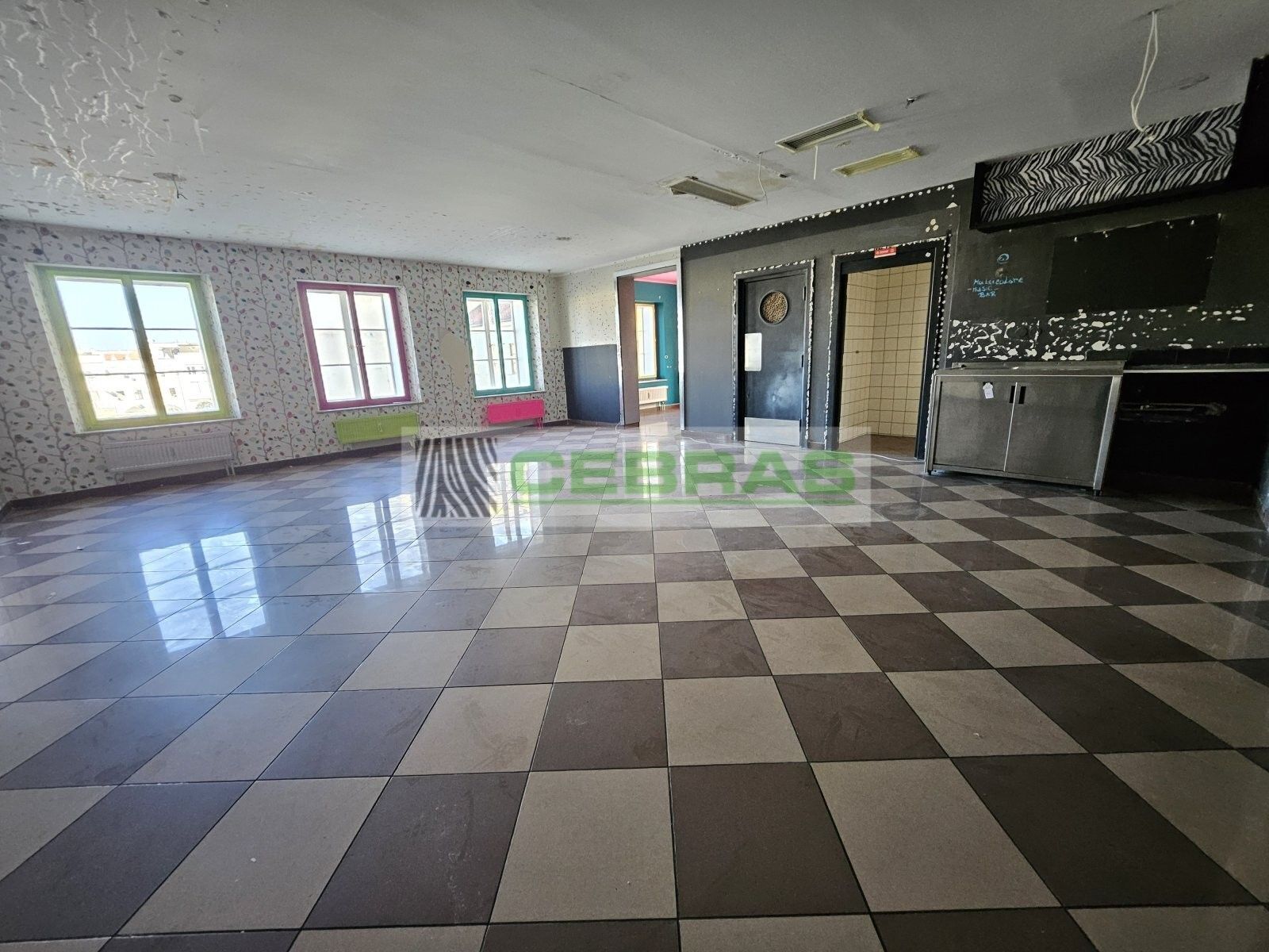 Pronájem komerčního prostoru 140 m² - foto 2